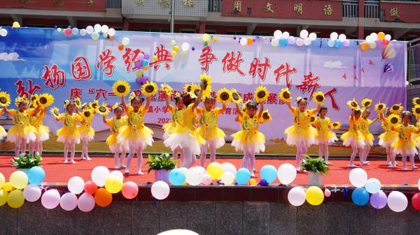 1685461902209557.jpg 南江县下两镇“六一”展演活动照片2_看图王.jpg