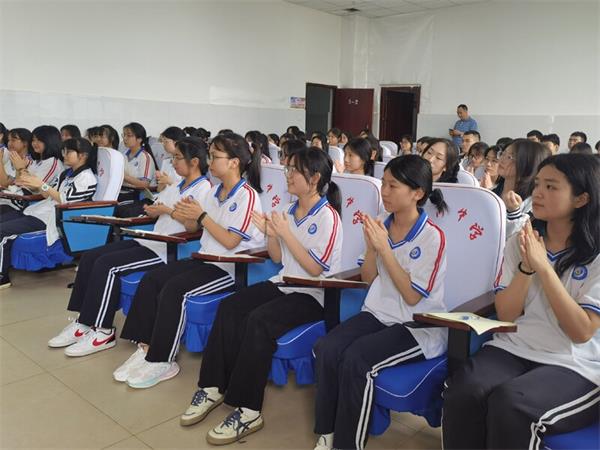 1685535131668692.jpg 达川区总工会为达川中学高三学子做考前心理疏导讲座3_proc.jpg