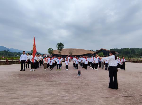 1685620844886260.jpg 3.高唱《没有共产党就没有新中国》_proc.jpg