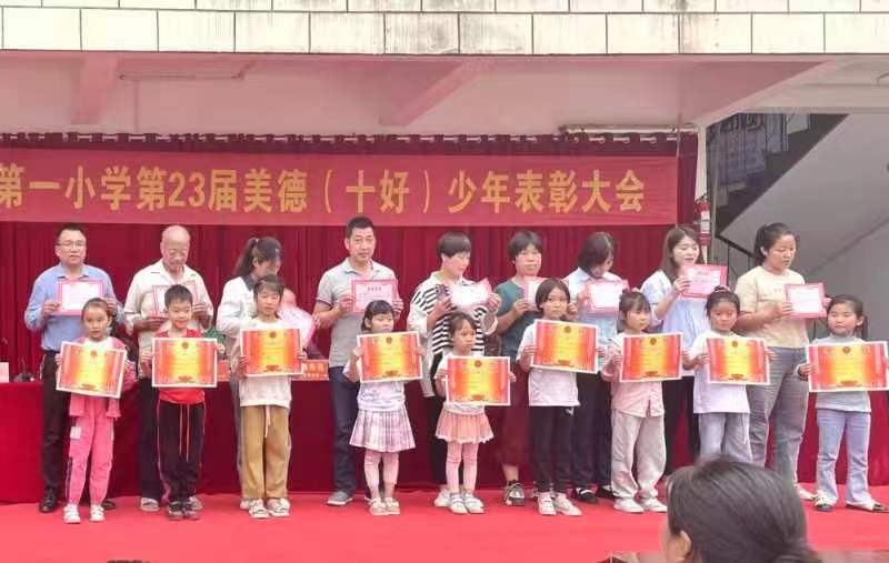 1685664734530615.jpg 5da55af1887c62c3cc408ca0465df81.jpg