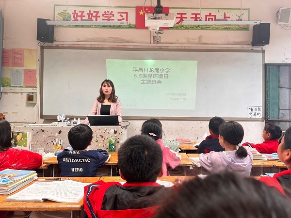 1686394834241920.jpg 主题班会.jpg