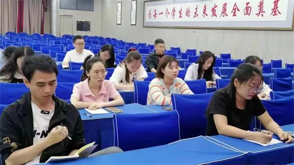 1687253786495357.jpg 达川中学讲座会场1_proc.jpg