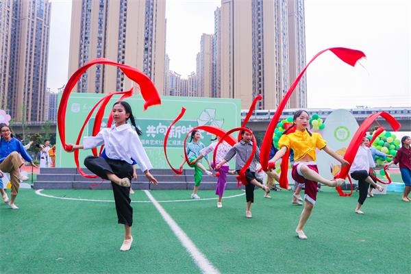 1687659353614655.jpg 图一:舞蹈三团表演.jpg