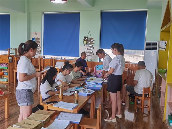 1689045576981047.jpg 4、东坡区普惠幼儿园检查验收组在太和新世纪幼儿园检查验收。.jpg