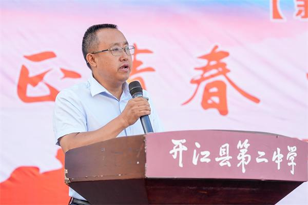 1693986287427721.jpg 副校长曾令波宣读2022—2023学年度优秀学生表扬的决定_proc.jpg