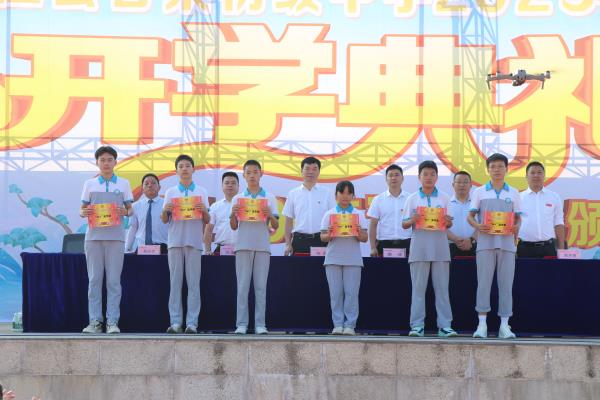 1694253876770869.jpg 4 965奖学金颁发_proc.jpg