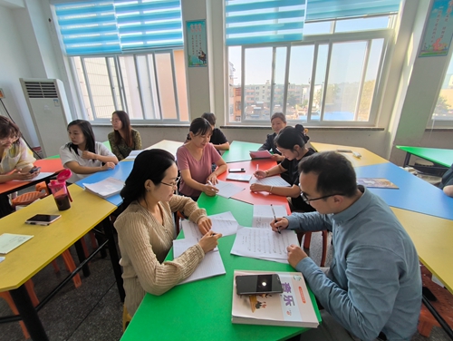 1694743998654520.jpg 教研讨论.jpg