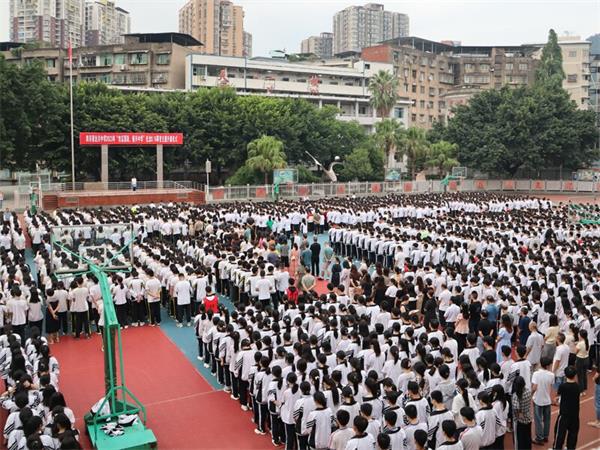 1695130449513033.jpg 达川中学召开“勿忘国耻,振兴中华”主题升旗仪式9_proc.jpg