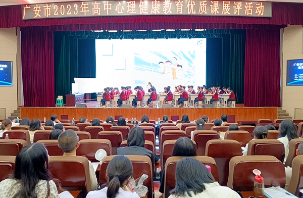 1695170037611964.jpg 讲课2.jpg