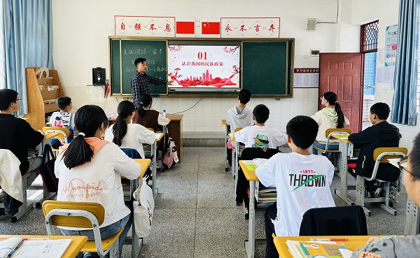 1695202907560654.jpg 主题班会照片(1).jpg