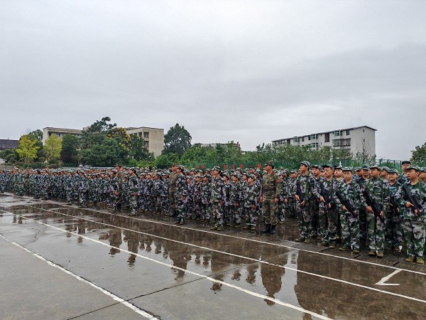 1695630985755189.jpg 列队.jpg