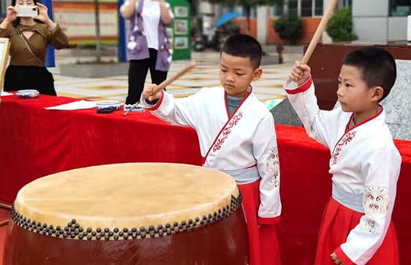 1696039602263377.jpg 击鼓.jpg