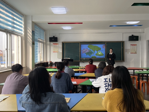 1697161843438177.jpg 王萃环老师展示微课堂.jpg