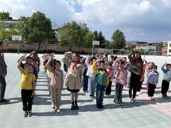 1697283608741291.jpg 行队礼_proc.jpg