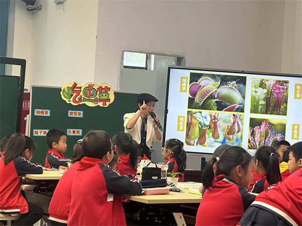 1697333585456142.jpg 《吃虫草》.jpg