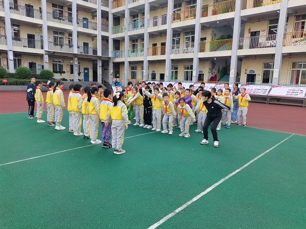 1697450491262120.jpg 罗茂洁老师执教的《立定跳远》.jpg