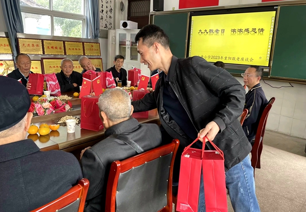 1698228629648602.jpg 重阳节慰问.jpg