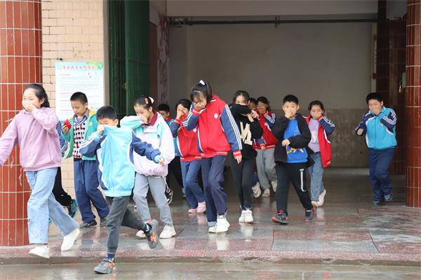 1699514386834021.jpg 疏散学生_proc.jpg