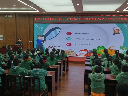 1700123126339118.jpg 讲座现场 (2).jpg