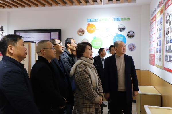 1700313383451252.jpg 专家组参观集团成果展示厅_proc.jpg