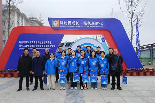 1701867146878445.jpg 师生合影_proc.jpg