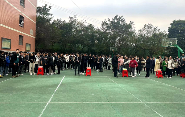 四川省广安石笋中学举行第四届教职工运动会