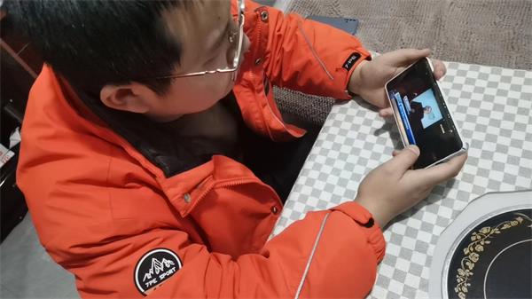 1704441516763909.jpg 教师观看节目_proc.jpg