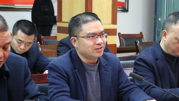 1705143031867314.jpg 胡书记_proc.jpg