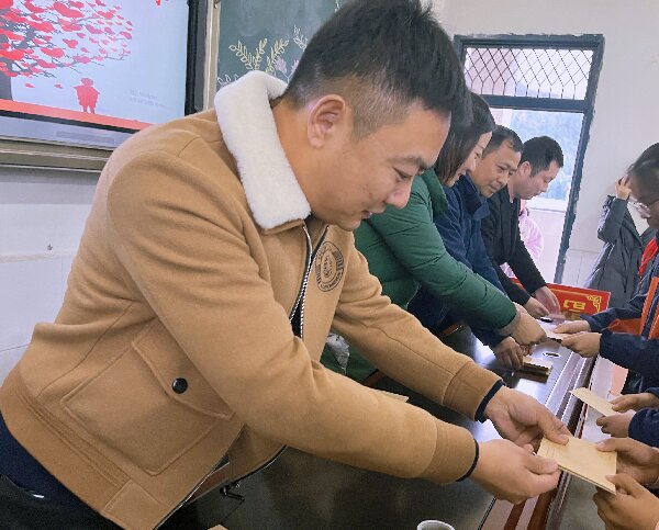 1705488427538938.jpg 20240116捐赠仪式2_proc.jpg