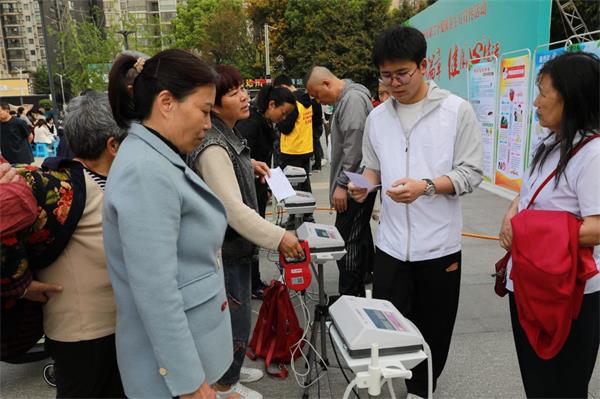 1744886065443755.jpg 就.jpg