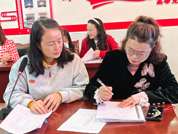 1761555470708099.jpg 签订跟岗结对协议.jpg