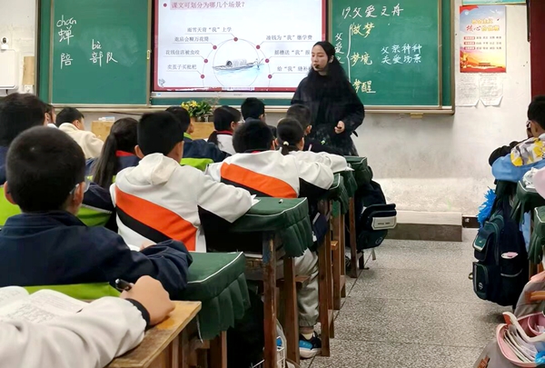 1761555498925291.jpg 实验学校唐云靖老师上示范课.jpg