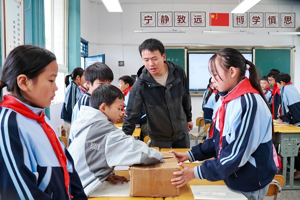 1761626160543442.jpg 送课下乡 (8).JPG