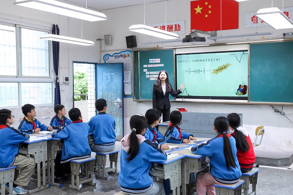 1761626175894676.jpg 送课下乡 (12).JPG