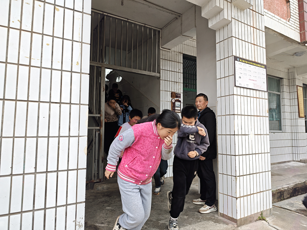 1762408438624135.png 640 (2).png