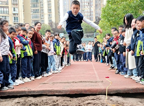 1762760507643479.jpg 跳远4.jpg