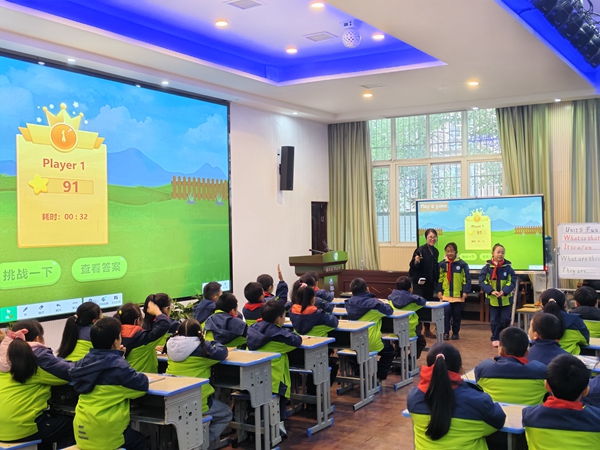 1763954649402527.jpg 九龙小学杨琴老师.jpg