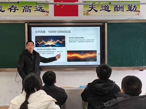 1765278417648472.jpg 主题班会1.jpg