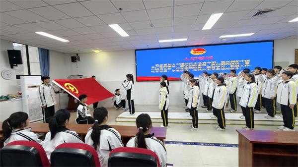 1765291317656379.jpg 新团员宣誓1.jpg