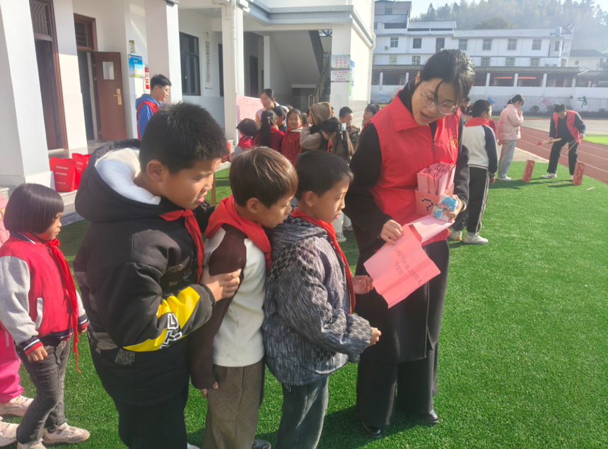 1765954469356520.png 8155b307-2e5d-4f06-88da-ccc00d54a244.png