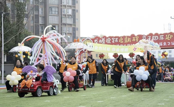 1766998329378827.jpg 小班花车4.jpg