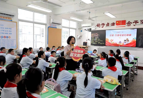 1788339941273122.jpg 红色主题班会.jpg