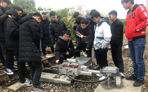 航空专业学校铁路信号专业中职学好久