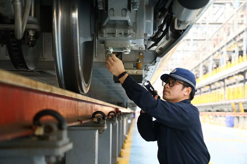 �ɶ���·ѧУ