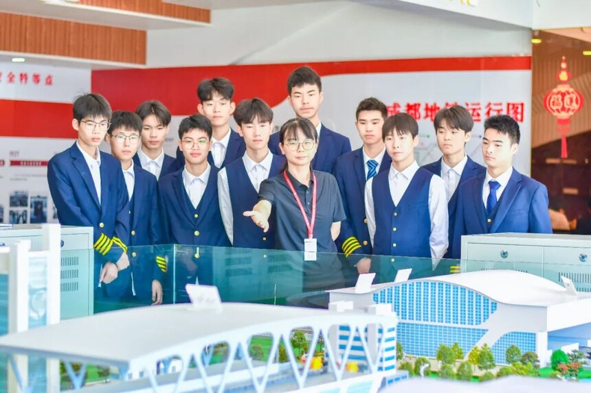 成都铁路职业学校 成都铁路职业学校