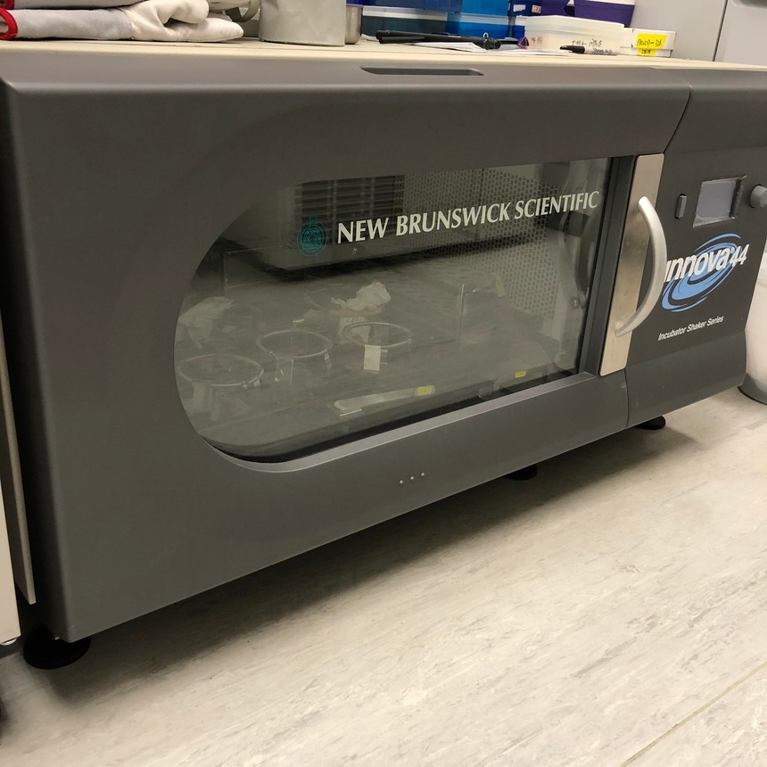 1556164414347544.jpg Eppendorf Innova 44R.jpg