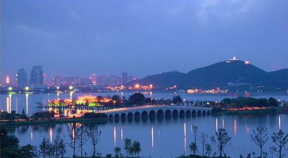 1573357435585035.gif 黄石.gif