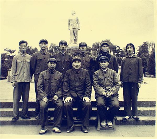 1975年和李际泰司令在刘胡兰纪念馆合影 (1)_2345看图王.jpg