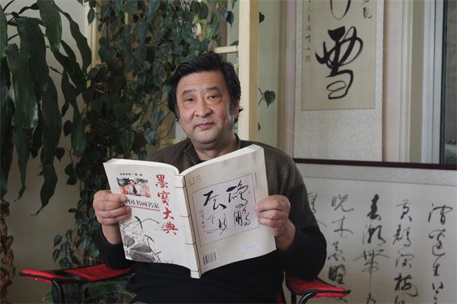 路峰一笔书法展情怀