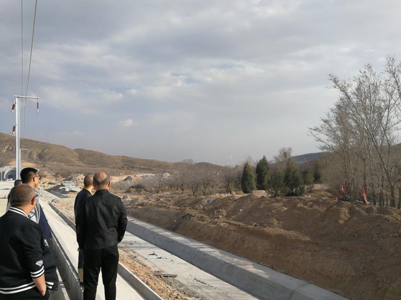 如今,戴光义,戴光辉因转租土地已经被判处有期徒刑,其子女看到父辈